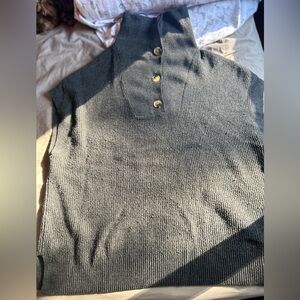 Sweater vest from Rietmans with turtleneck option